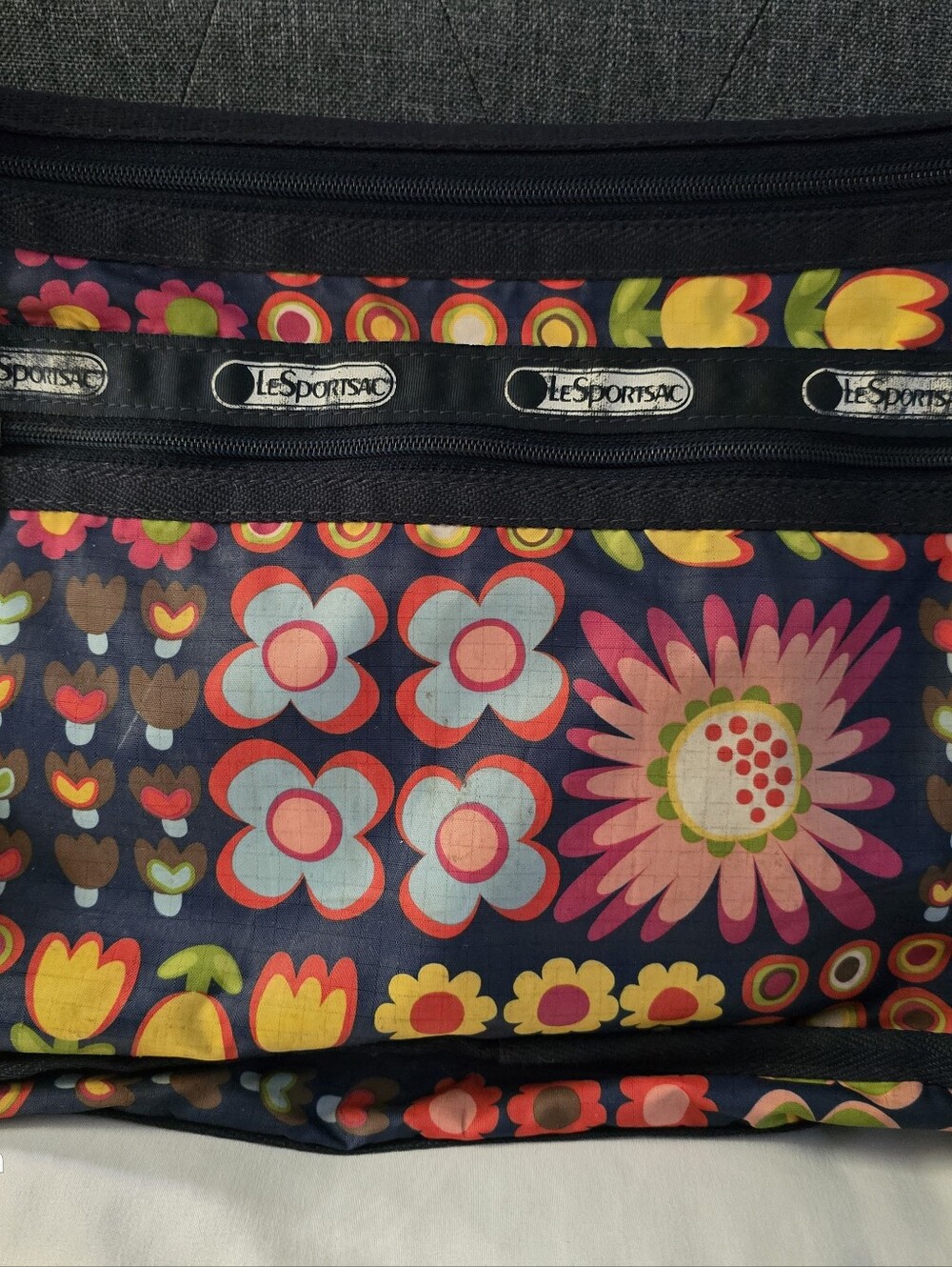 Lesportsac Navy Floral Nylon Shoulder Bag with Multicolor Blooms * Vintage